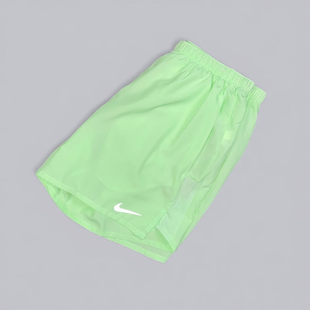 NIKE 5” CHALLENGER SHORTS - VAPOUR GREEN