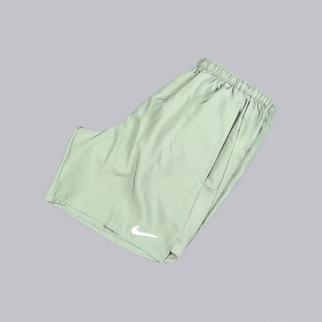 NIKE CHALLENGER SHORTS - JADE HORIZON