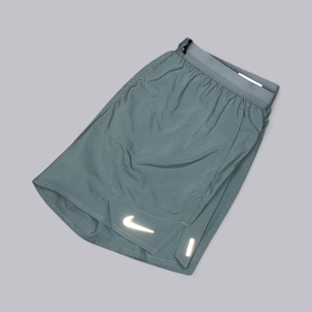 NIKE 5” FLEX STRIDE SHORTS - GREY
