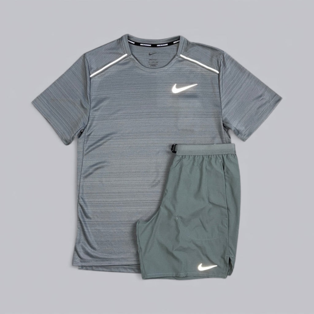 NIKE 5” FLEX STRIDE SHORTS - GREY