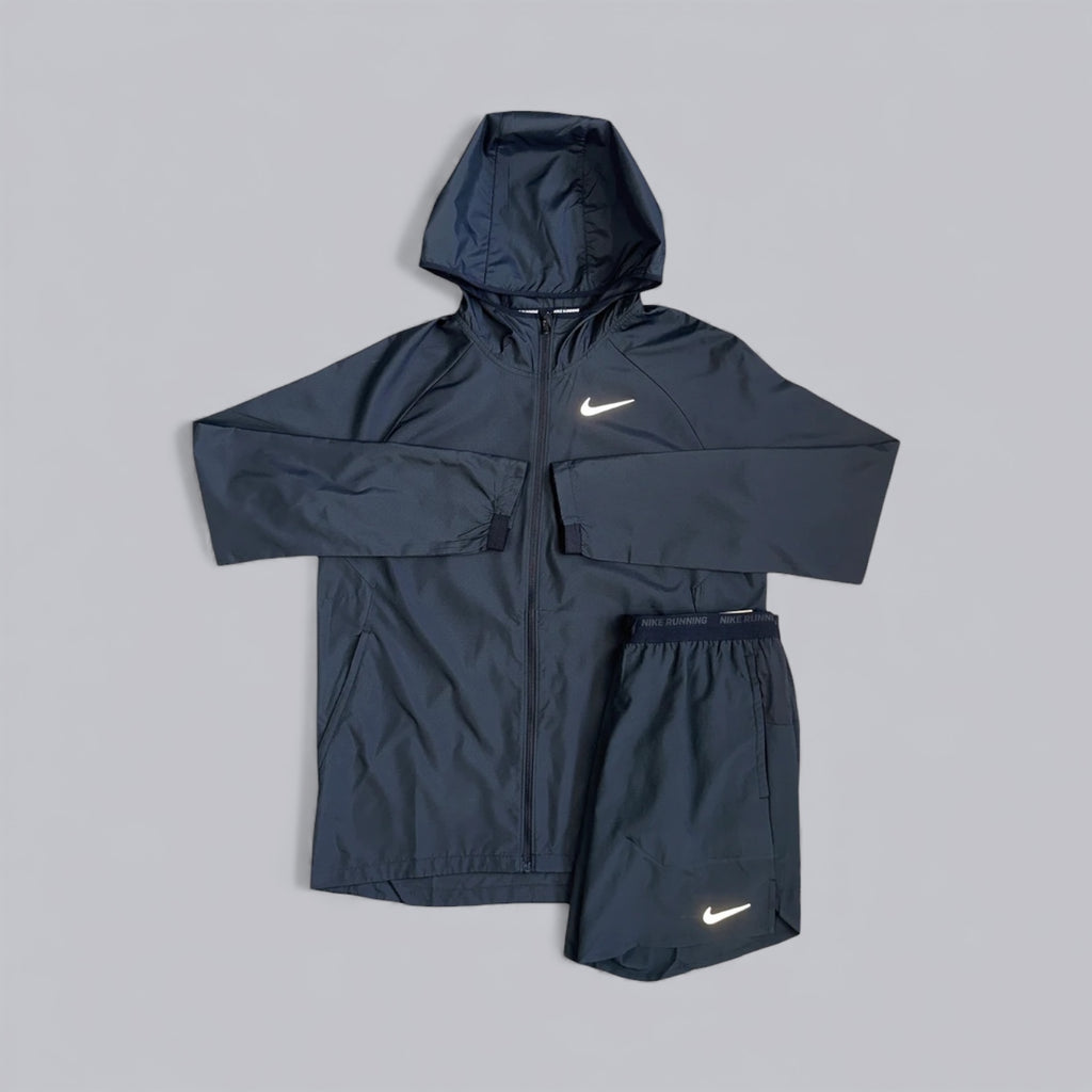 NIKE ESSENTIAL WINDRUNNER - BLACK