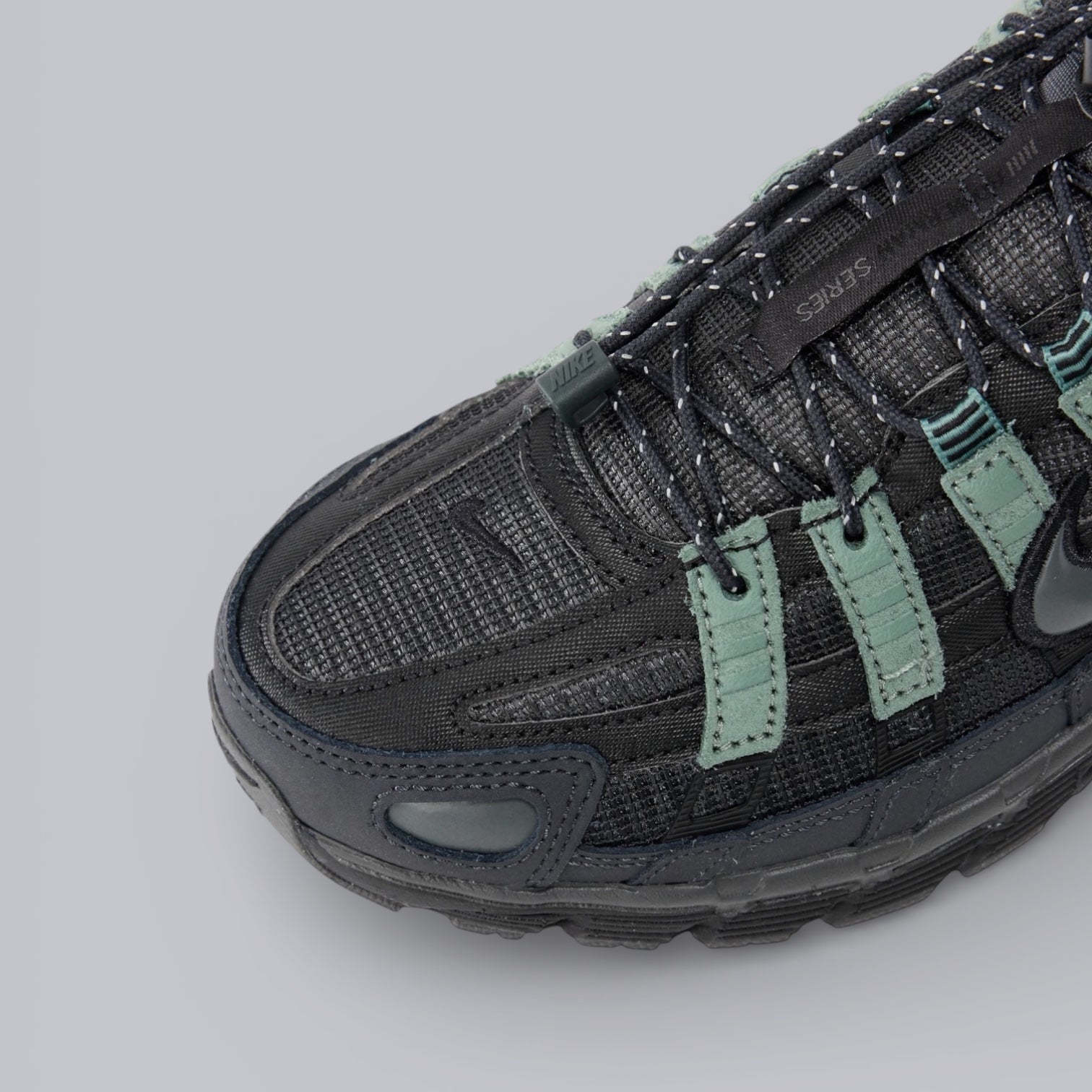 NIKE P6000 - ANTHRACITE/IRON GREY