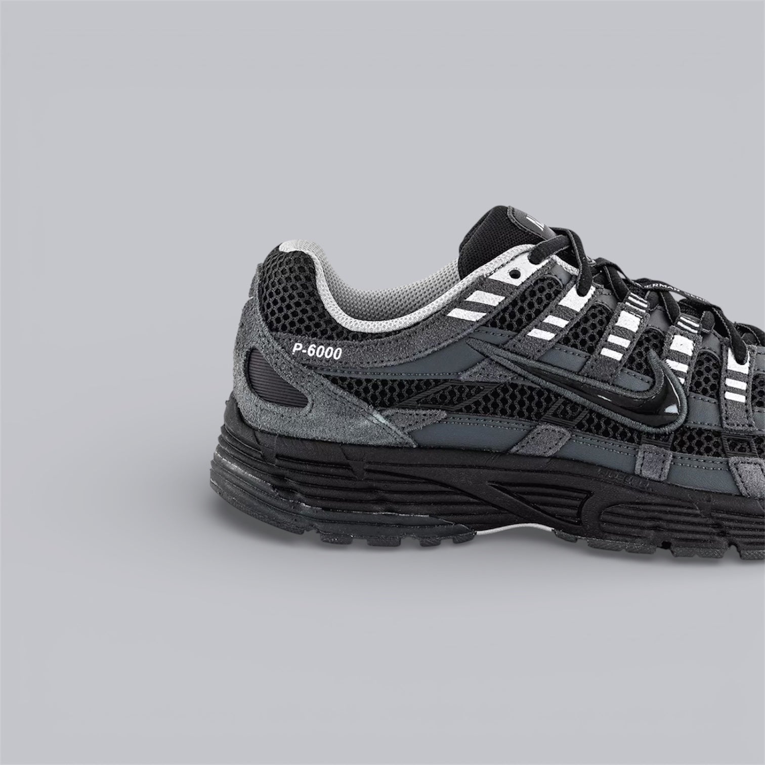 NIKE P6000 - ANTHRACITE BLACK