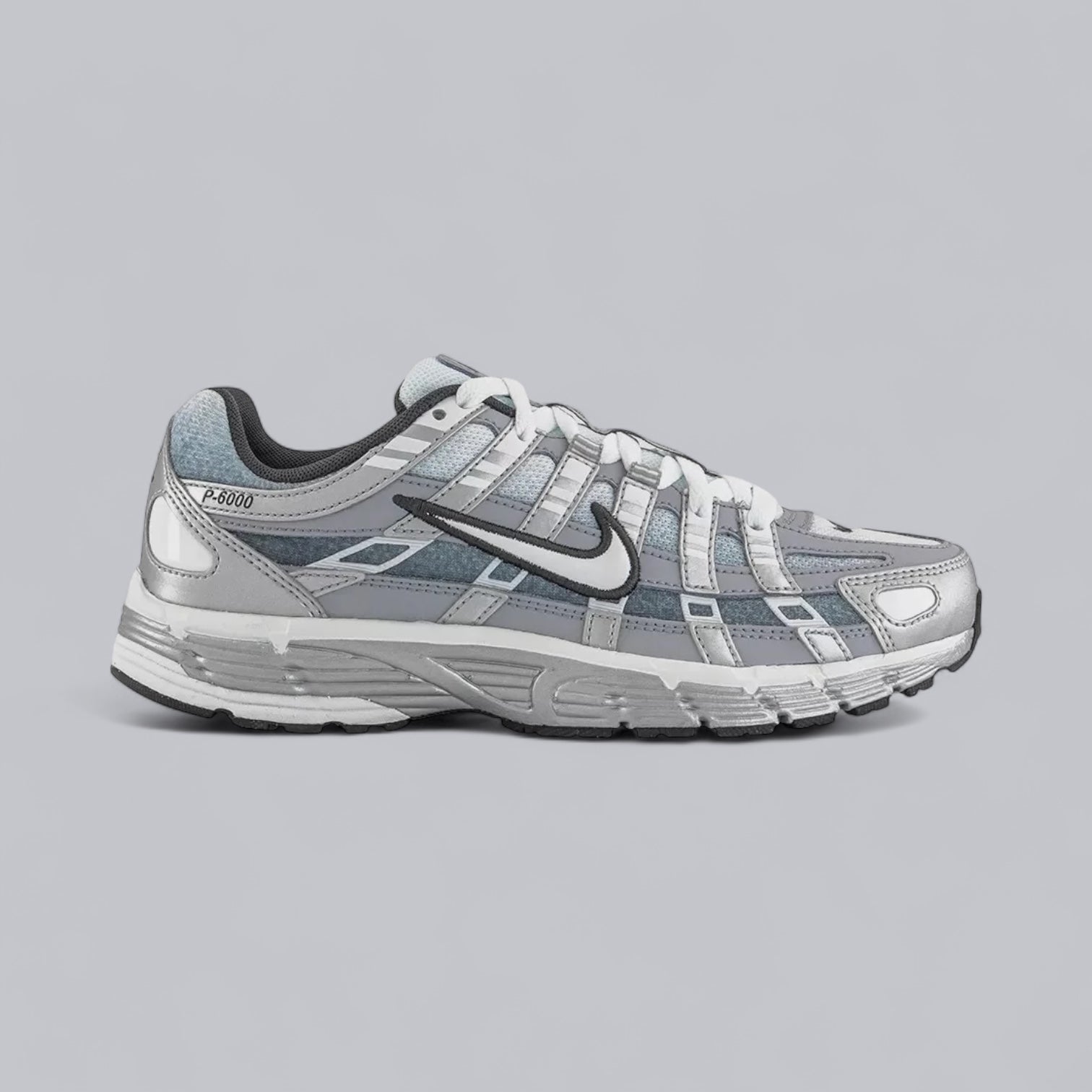 NIKE P6000 - METALLIC WOLF GREY