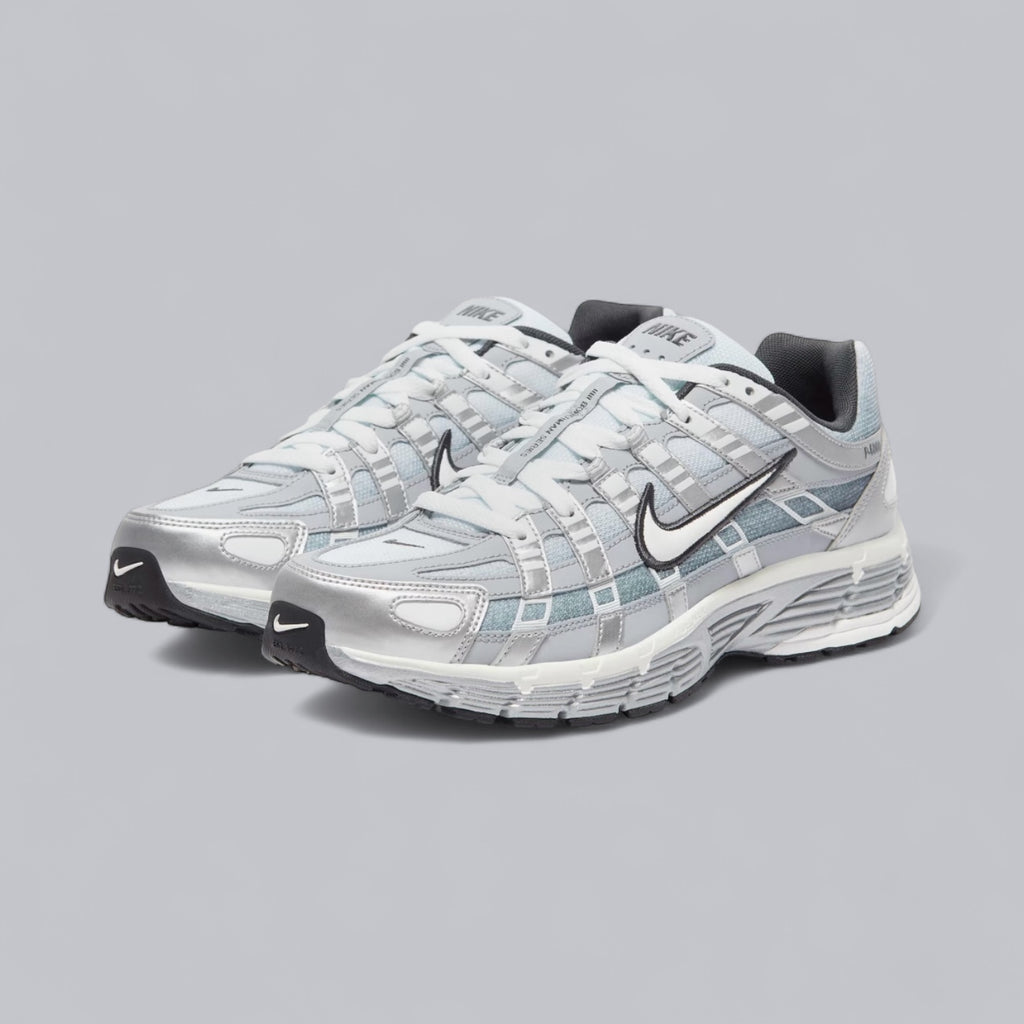 NIKE P6000 - METALLIC WOLF GREY