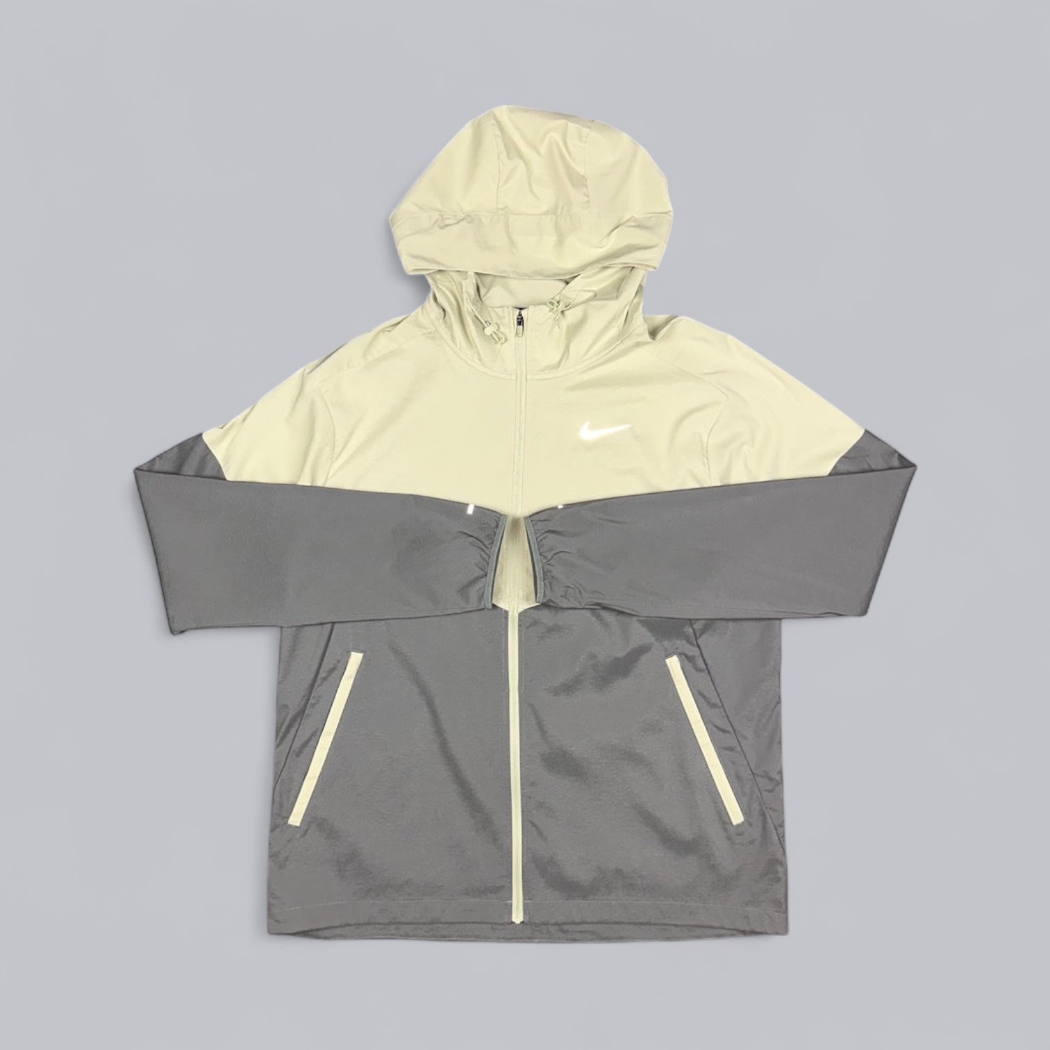 NIKE UV WINDRUNNER JACKET - OLIVE AURA